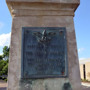 "Erected in honor of the men & women of Phillips County who served in the World War Nineteen seventeen to Nineteen eighteen" plaque on monument
