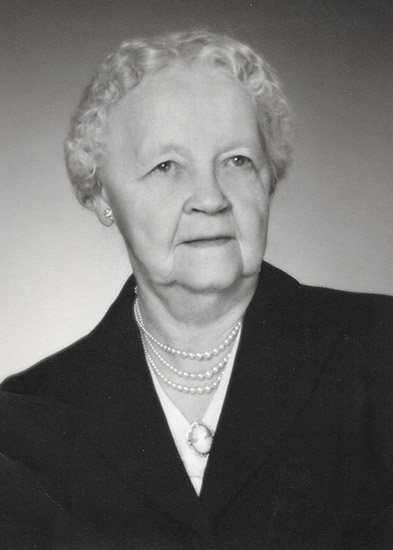 Old white woman with pearl necklaces and brooch