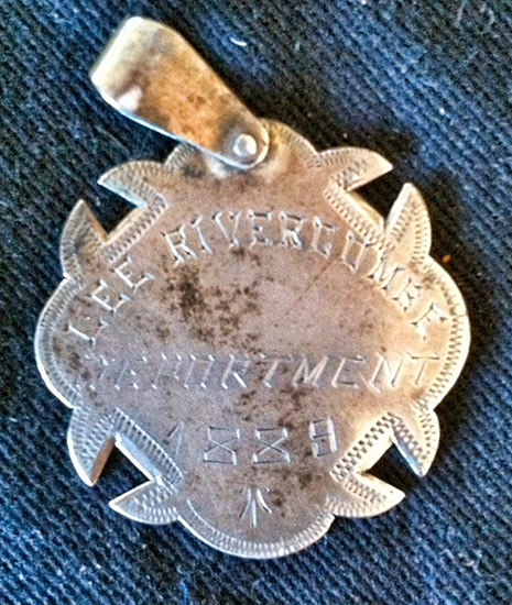 "Lee Rivercomee Deportment 1889" metal badge