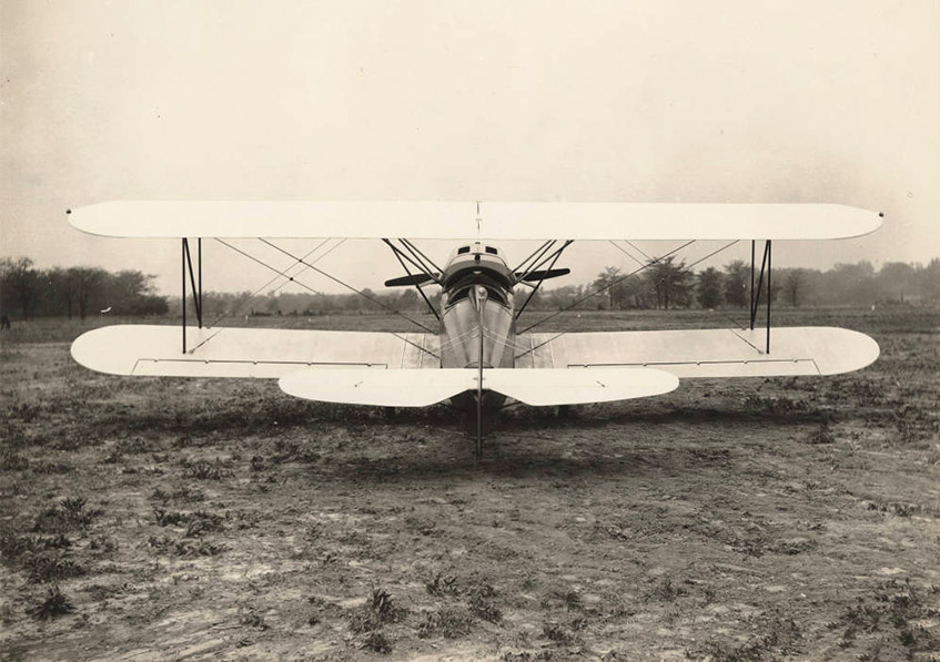 Biplane seen from the rear