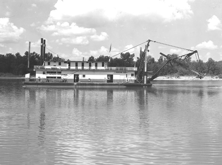 Steamboat with dredge device hanging from its stern