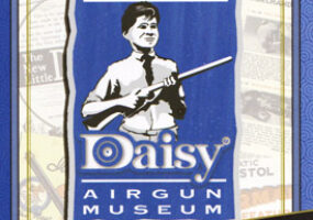Advertisement "The Rogers Daisy Airgun Museum" with white father, sons holding toy guns illustration