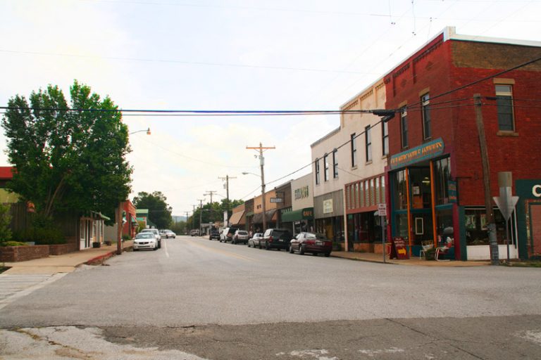 Leslie Street Scene - Encyclopedia Of Arkansas