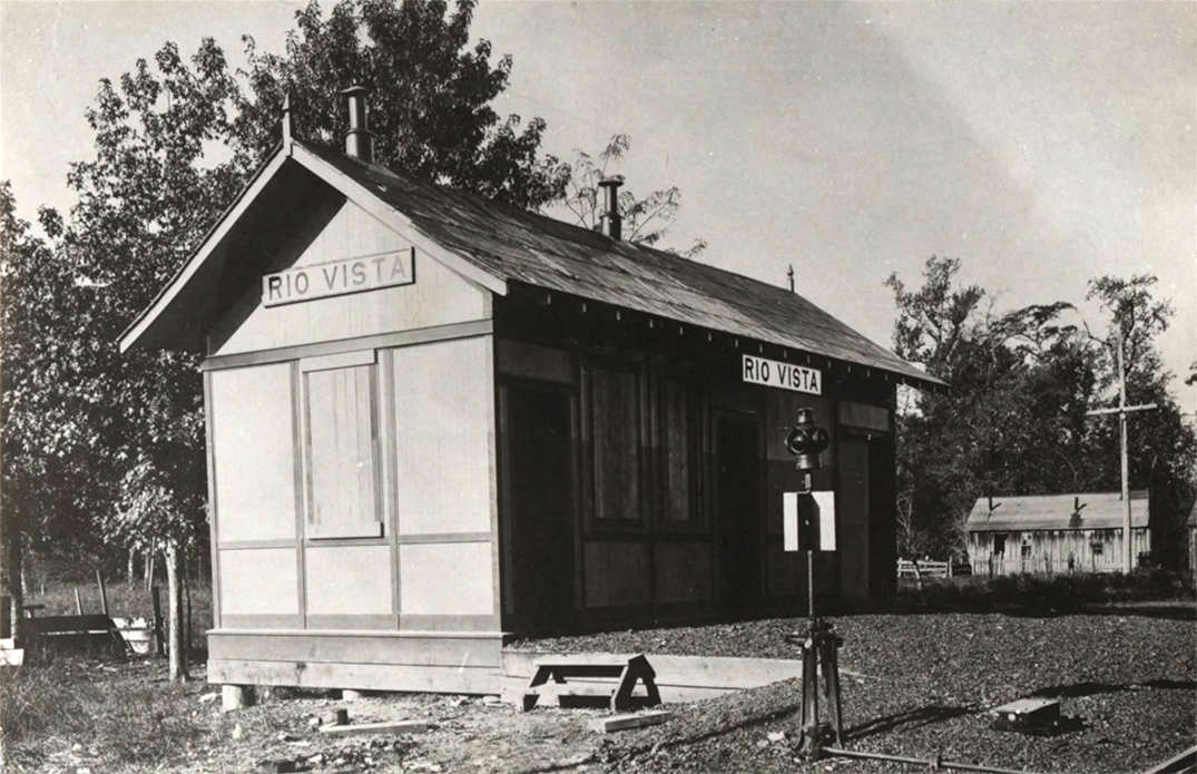 Small wooden building with sign saying "Rio Vista"