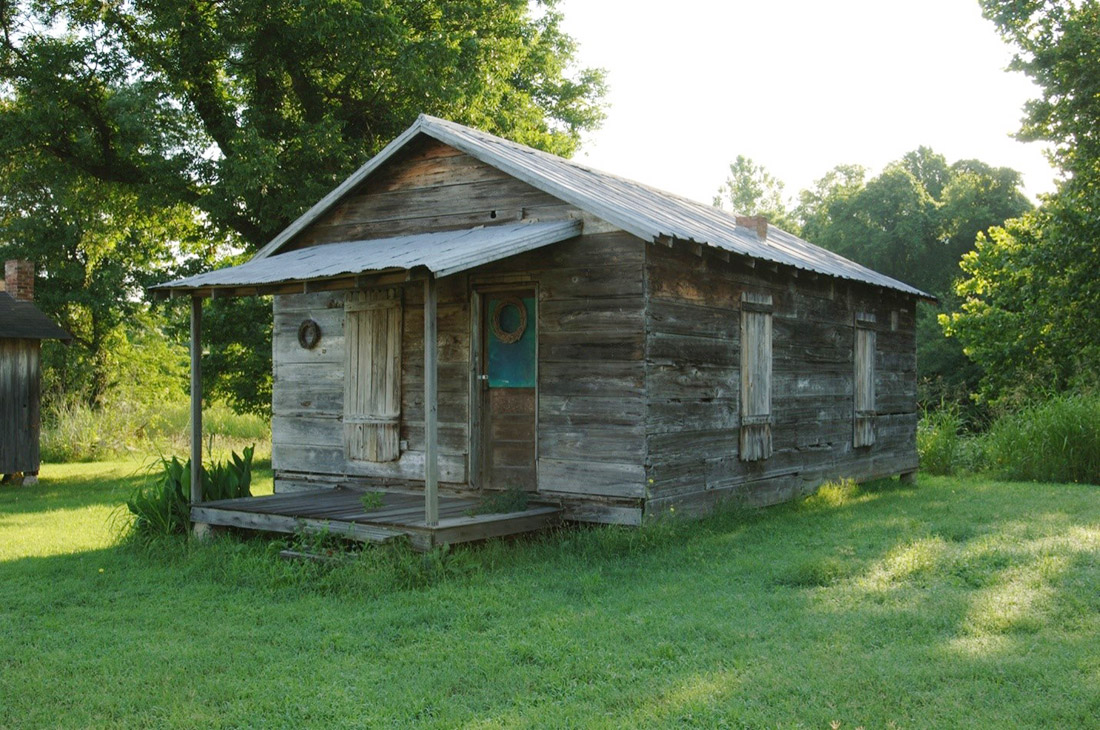 Single story log cabin