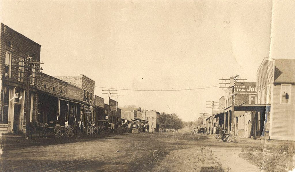 Hackett Street Scene - Encyclopedia of Arkansas